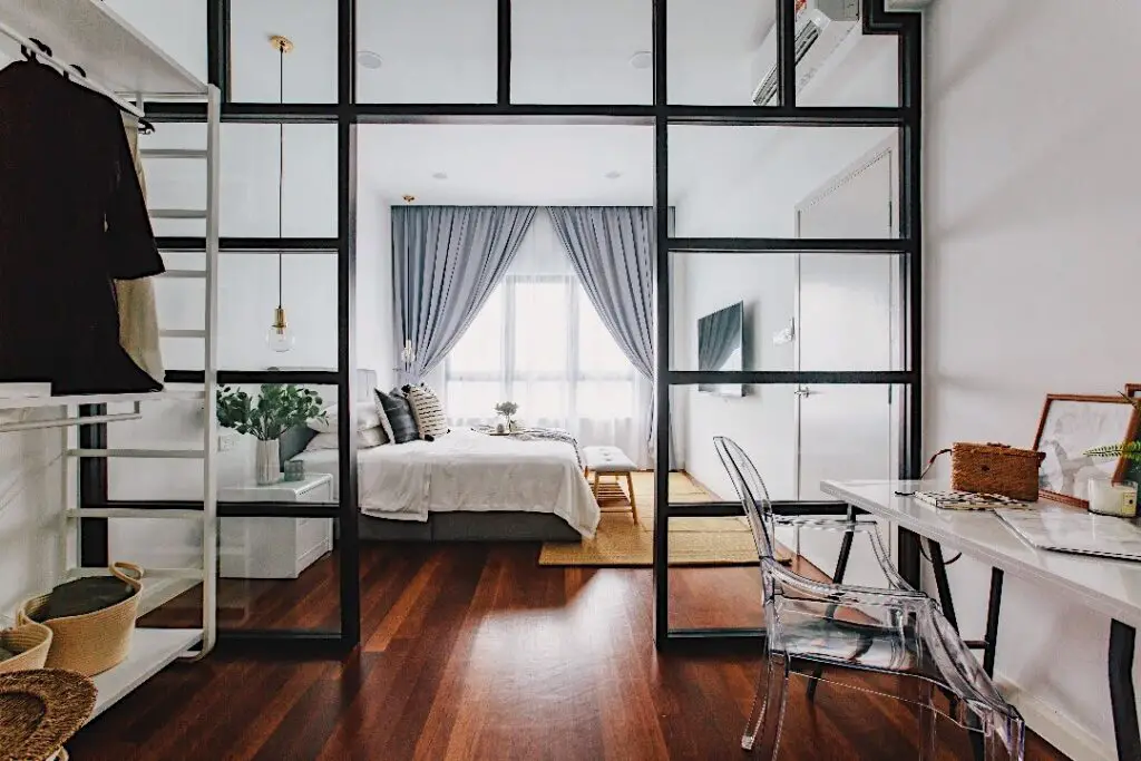 Clutter-free bedroom
