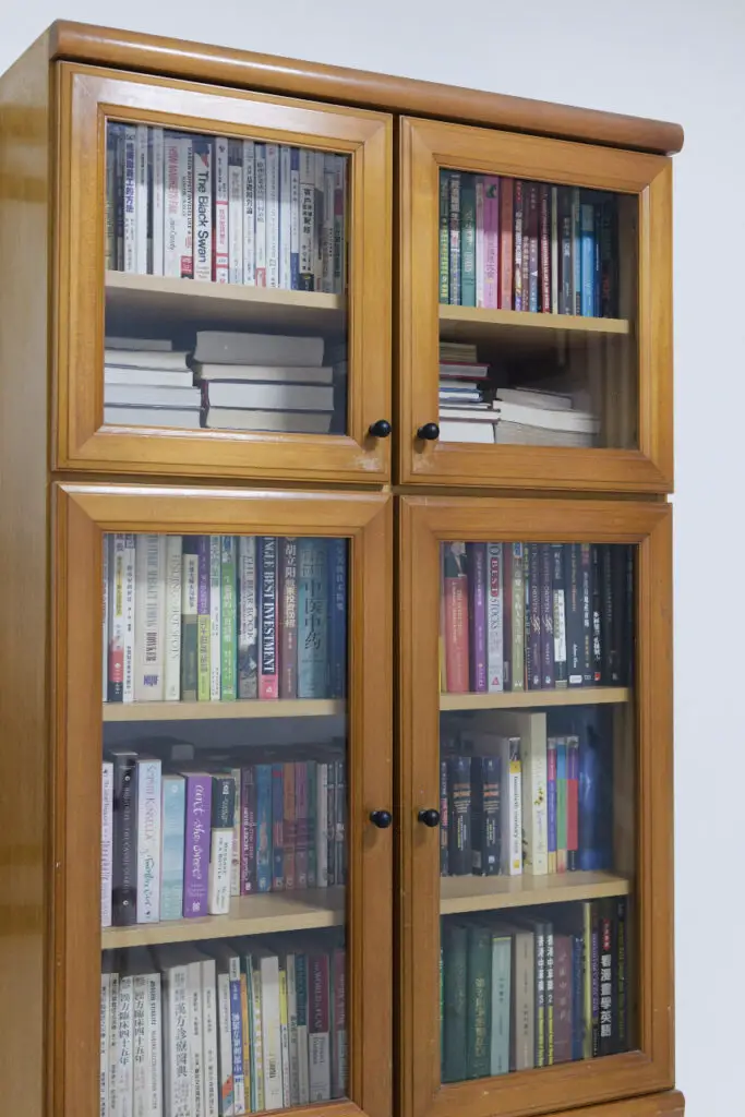 How to declutter bookshelf