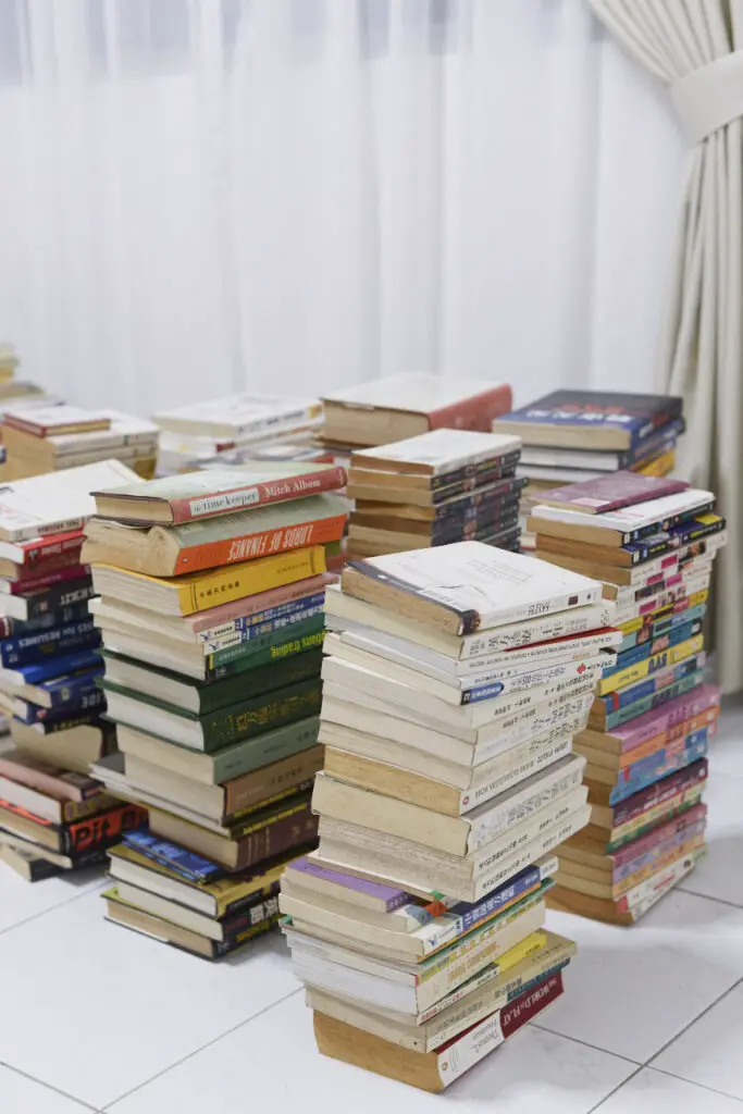 Learn how to declutter books