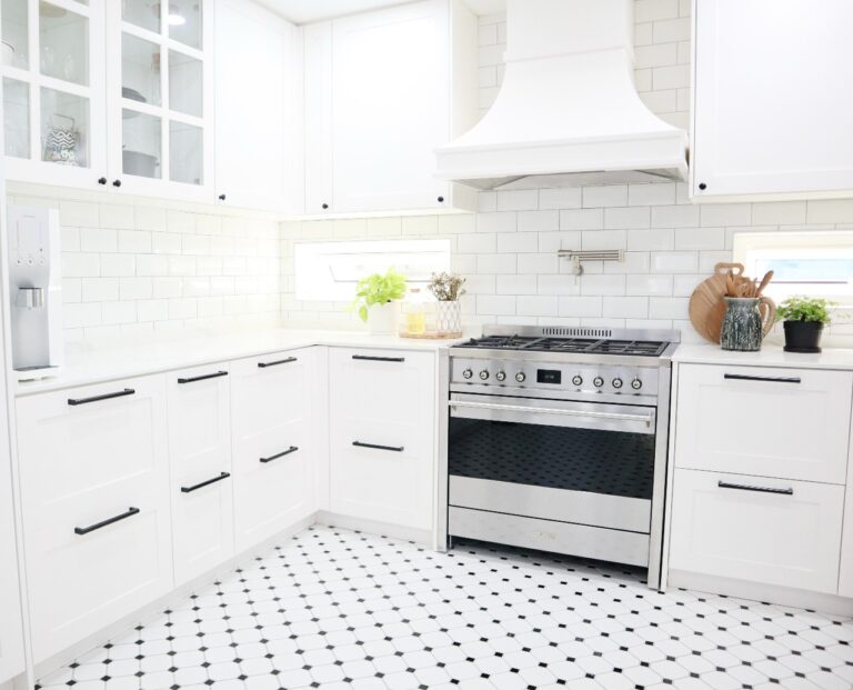 An Incredible Makeover of An Old Terrace House Into An Impressive All-White Home