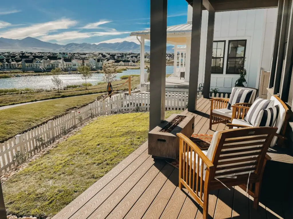 Lakefront property in Utah - Backyard