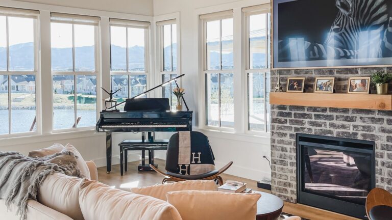 Stunning lakefront property in Utah - Featured Image