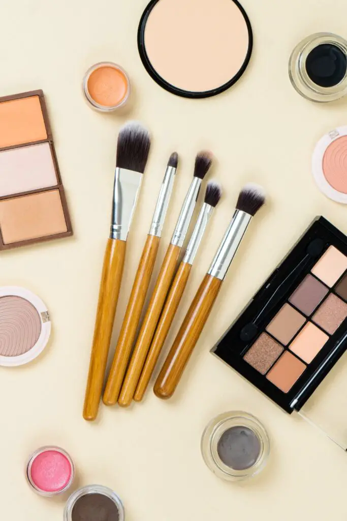 5 Practical Tips To Create A Minimalist Makeup Collection