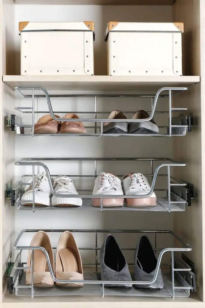 How to build a minimalist shoe collection for women