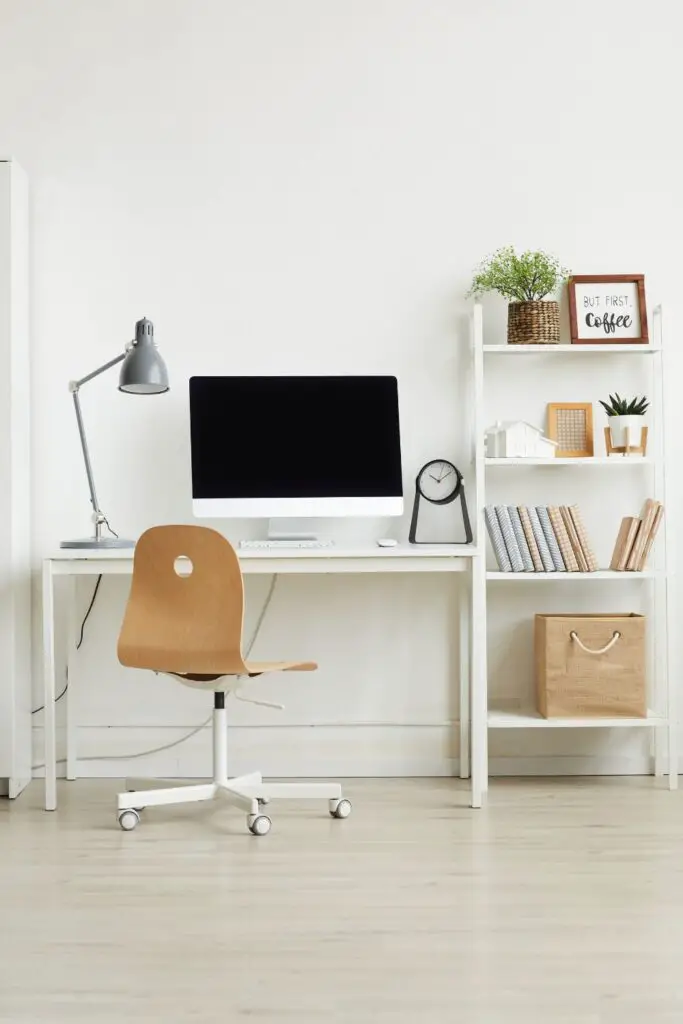 How to organize a desk without drawers