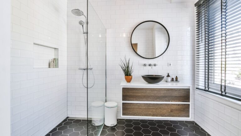 How To Make Bathroom Smell Like A Spa Naturally