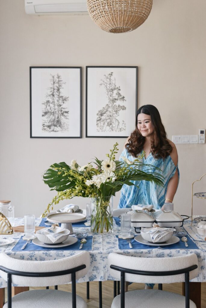 Simple & Casual Blue And White Tablescapes
