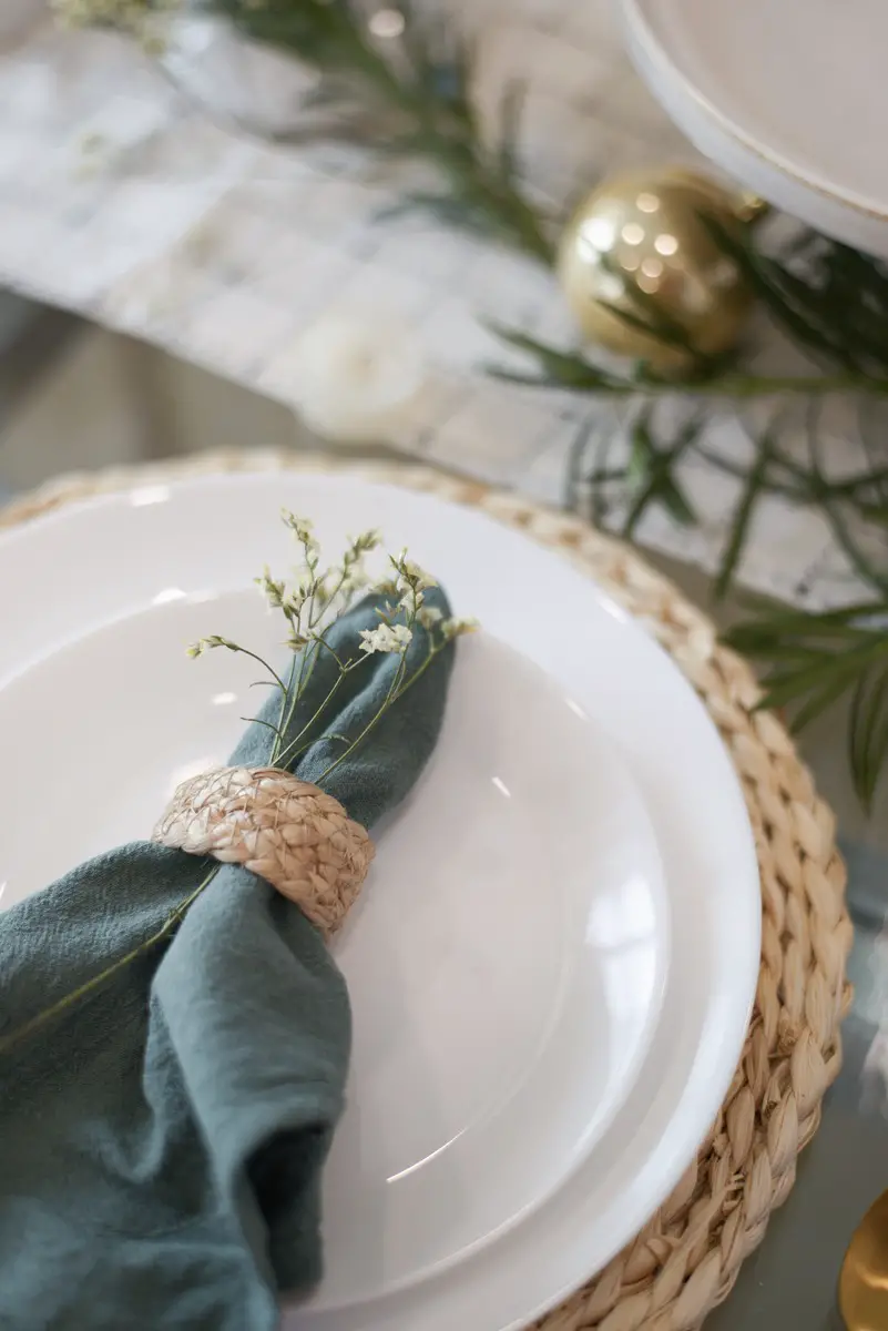 Simple and neutral Christmas place setting