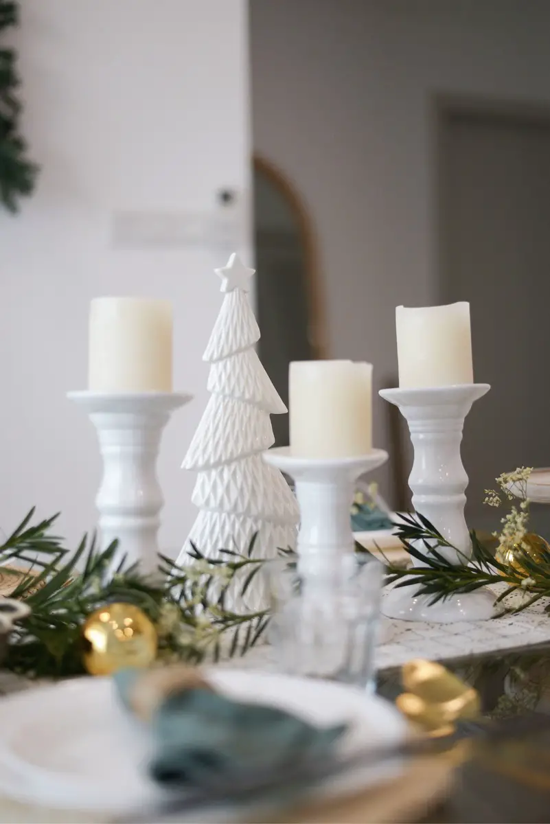 White centerpieces for festive table settings