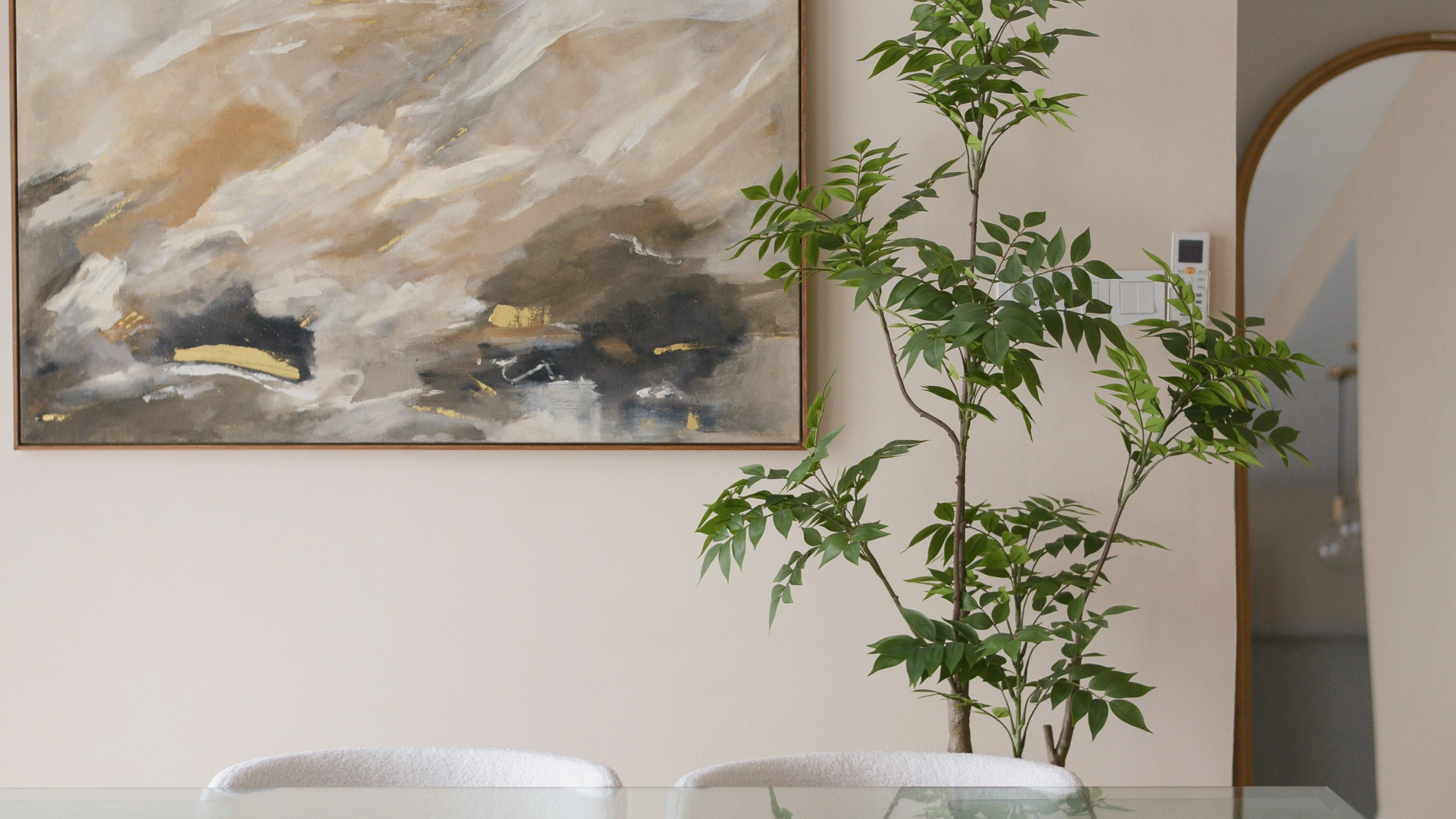How to choose faux indoor plants that look real