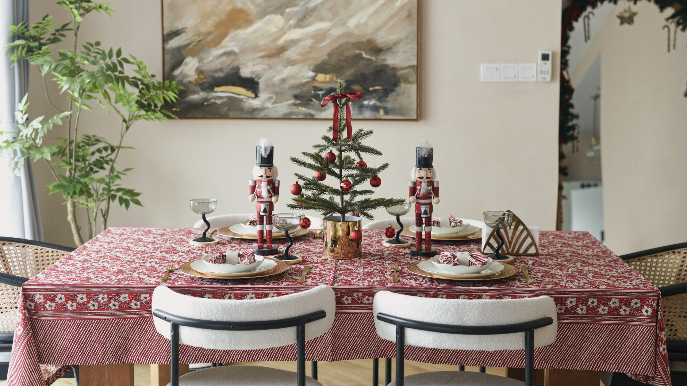 How To Style A Traditional Red Christmas Tablescape