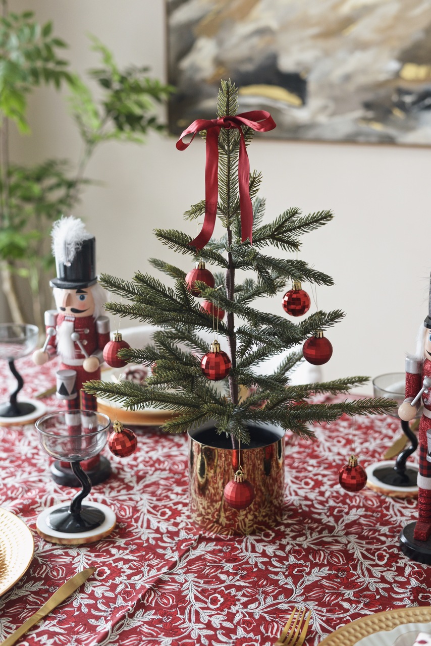 Traditional Red Christmas Table Decor