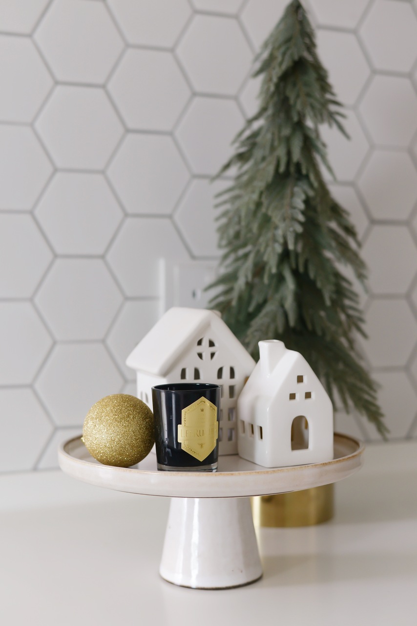 Holiday kitchen counter decor