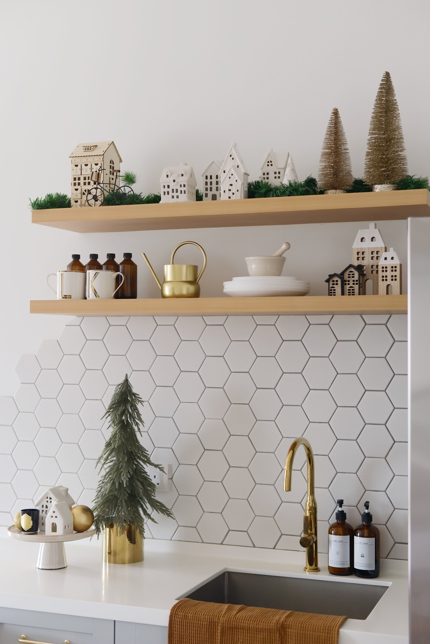 How to decorate a small kitchen for Christmas
